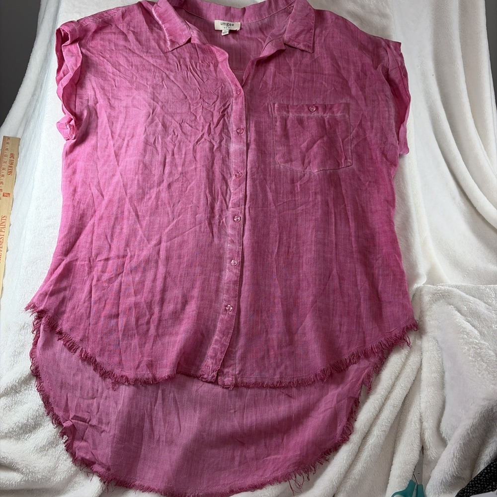Umgee Salmon Pink Short Sleeve Button Up Top M Frayed Hi/Lo Hem Lightweight
